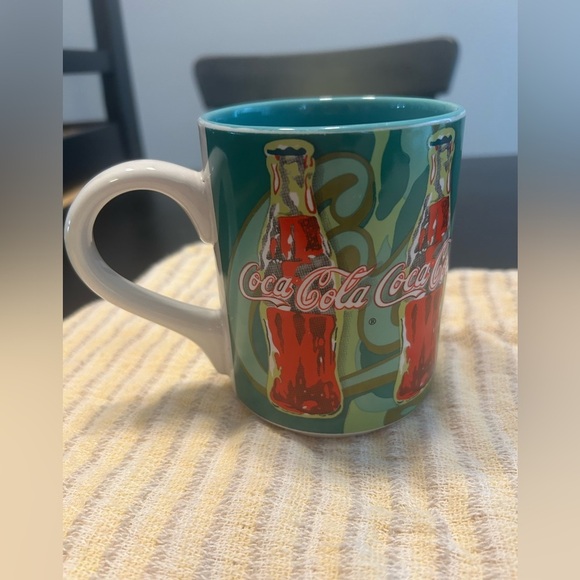 Vintage Coca-Cola coffee Mugs (set of two) - Picture 8 of 9